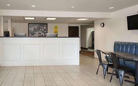 Super 8 By Wyndham Portland/Westbrook Area